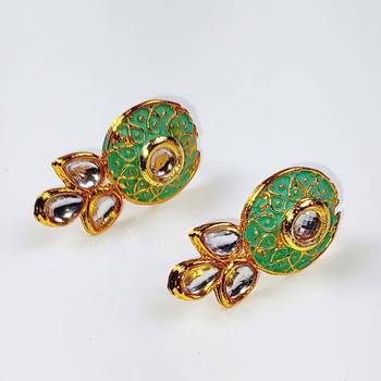 Adorable Gold Plated Pearl Choker Stones Kundan Choker Necklace & Earring Set For Women 3
