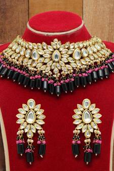 Black necklace-sets