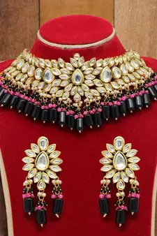 Black necklace-sets
