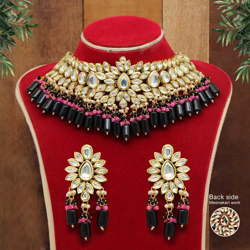 Black necklace-sets