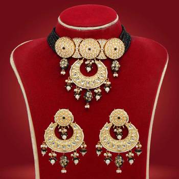 Black necklace-sets 1