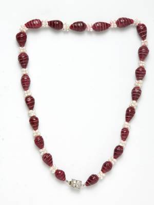 Pink pearl necklaces 3