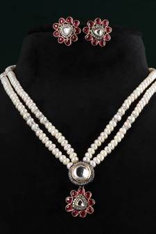 White pearl necklace-sets