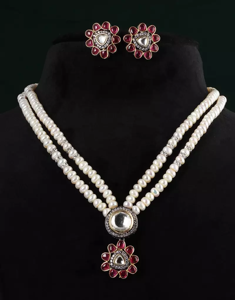 White pearl necklace-sets