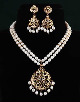 Real Natural Hyderabadi pearls Set With Certificate 1