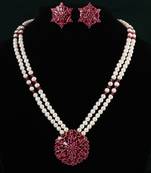 White pearl necklace-sets