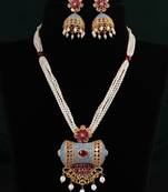 White pearl necklace-sets