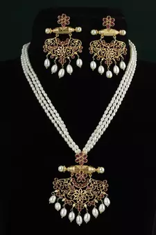 Real Natural Hyderabadi pearls Set With Certificate