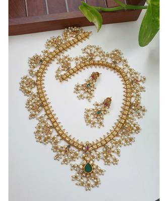 Traditional Guthapusaloo long haar with earrings 2