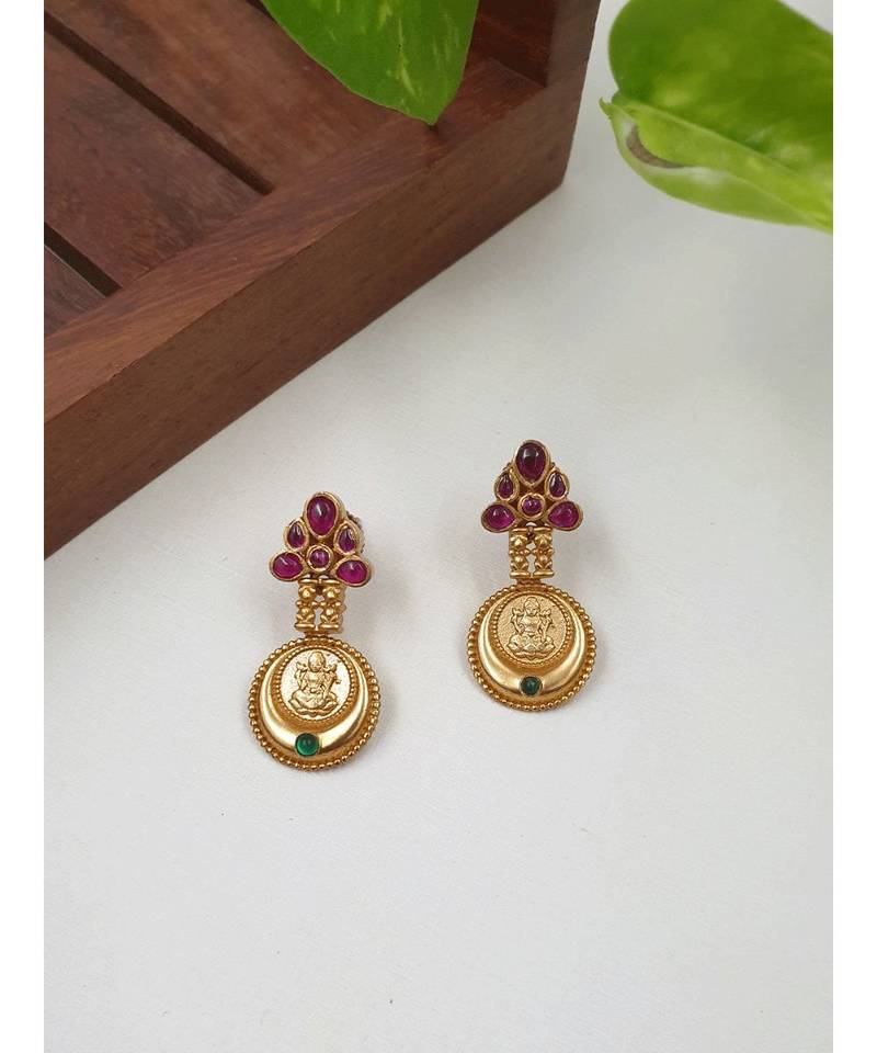 Stunning and traditional kasu necklace with earrings