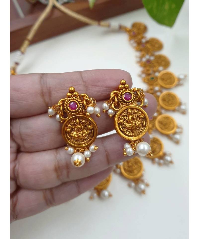 Beautiful matte finish kasu necklace with earrings