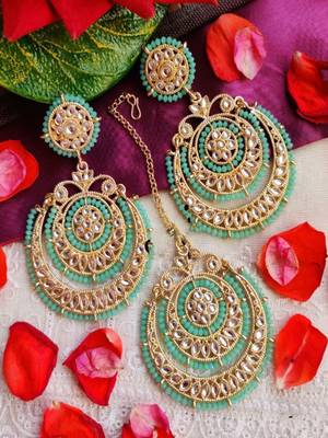 Green earrings 1