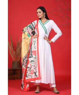 white kurta with lotus print dupatta 3