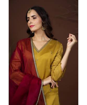golden silk kurta set with handwork embroidery 4