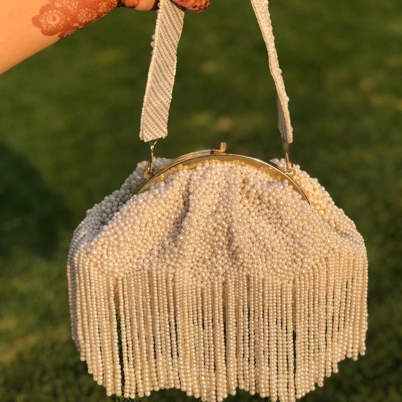 Worthyy Enterprises Women's Vintage Pearl Tassel Clutch (White)