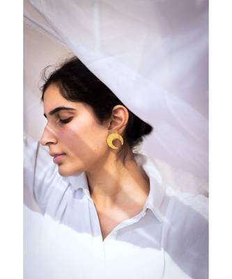 Mitali Jain Horseshoe Gold Delicate studs 1
