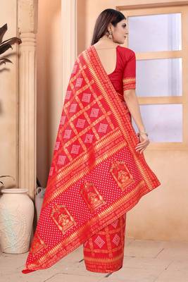 Red woven art silk saree with blouse 4