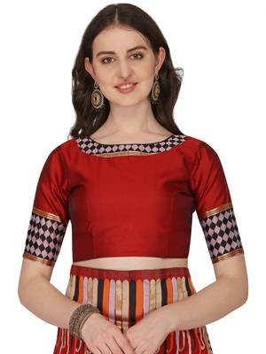 Red woven Banarasi silk blend saree with blouse 4