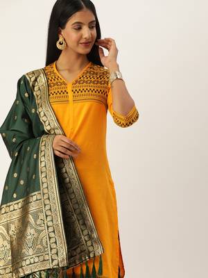 VASTRANAND Green & Gold-Toned Woven Design Dupatta 1