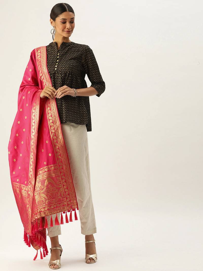 VASTRANAND Pink & Gold-Coloured Woven Design Dupatta