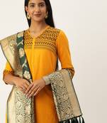 VASTRANAND Green & Gold-Toned Woven Design Dupatta