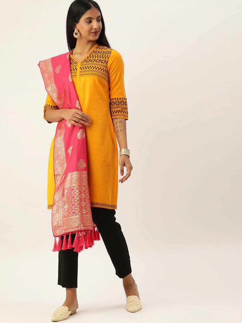 VASTRANAND Pink & Gold-Toned Woven Design Dupatta
