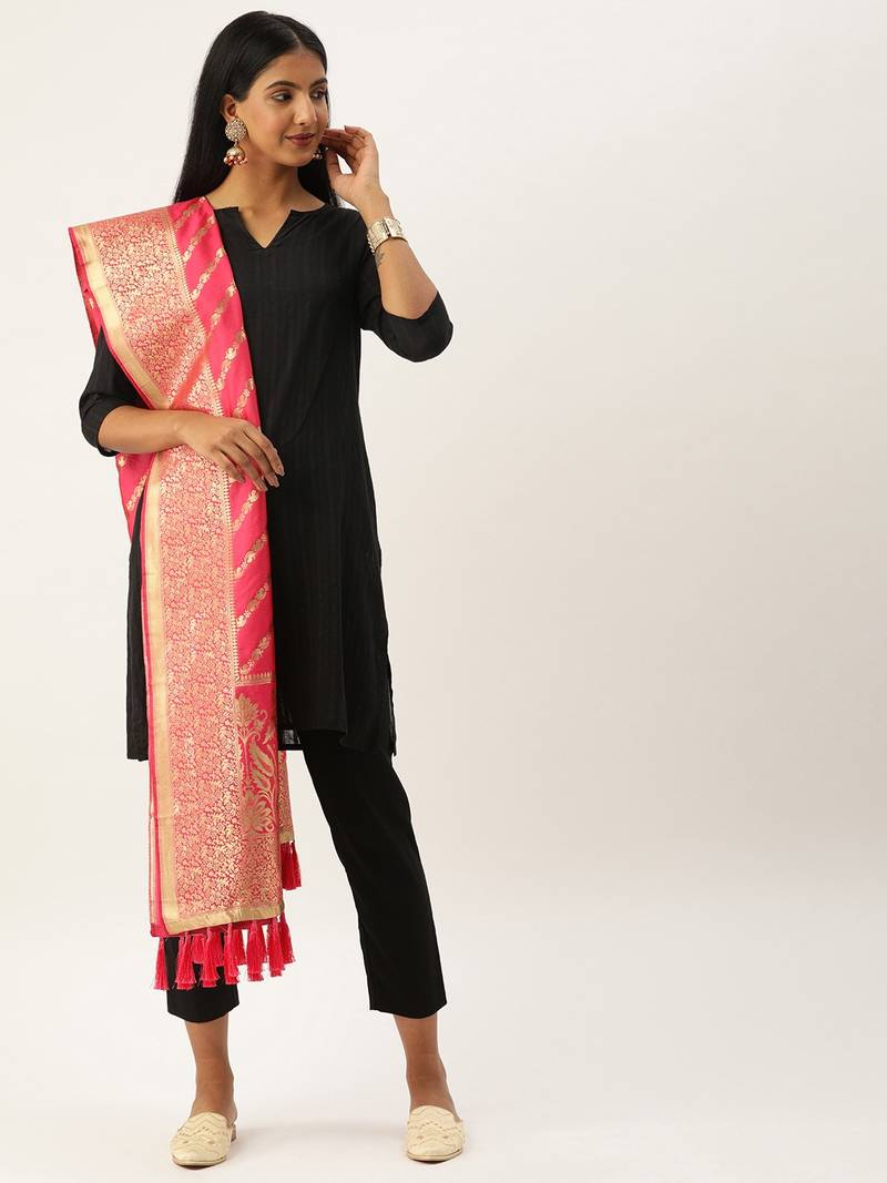 VASTRANAND Pink & Gold-Toned Woven Design Dupatta