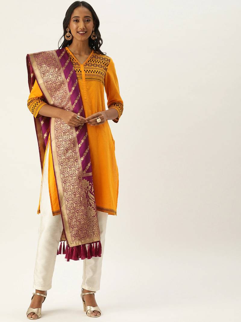 VASTRANAND Magenta Pink & Gold-Toned Woven Design Dupatta