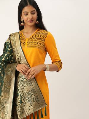 VASTRANAND Green & Gold-Toned Woven Design Dupatta 1