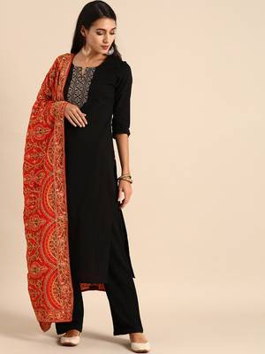 VASTRANAND Red & Orange Embroidered Dupatta 1