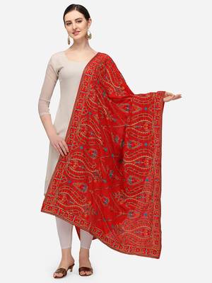 VASTRANAND Red & Green Ethnic Motifs Embroidered Dupatta with Thread Work 1
