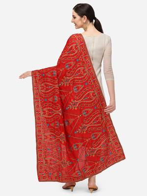 VASTRANAND Red & Green Ethnic Motifs Embroidered Dupatta with Thread Work 3