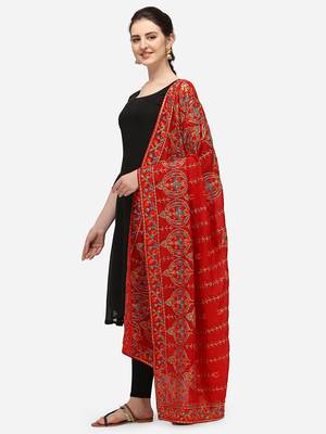 VASTRANAND Red & Blue Ethnic Motifs Embroidered Dupatta with Thread Work 2