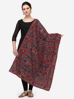 VASTRANAND Navy Blue & Red Ethnic Motifs Embroidered Dupatta with Thread Work 1
