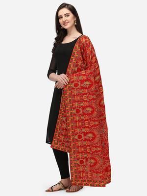 VASTRANAND Red & Green Ethnic Motifs Embroidered Dupatta with Thread Work 2