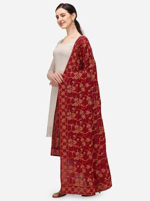VASTRANAND Maroon & Green Ethnic Motifs Embroidered Dupatta with Thread Work 2