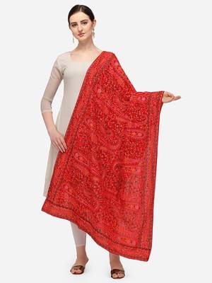 VASTRANAND Red & Green Ethnic Motifs Embroidered Dupatta with Thread Work 1