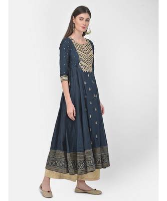 Span Oxford Blue Embroidered Flared Kurta 2