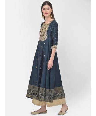 Span Oxford Blue Embroidered Flared Kurta 3