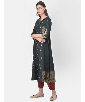 Span Oxford Green Embroidered Flared Kurta 3