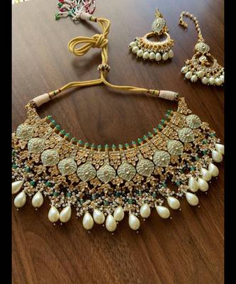 Green necklace-sets 1