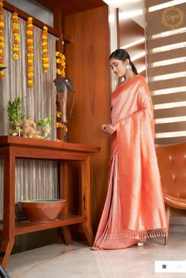 Orang Woven Woven Silk Blend Kanjeevaram Silk Saree  1