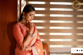 Orang Woven Woven Silk Blend Kanjeevaram Silk Saree  2
