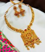 LALSO Shimmering  Multicolor Golden Necklace Set