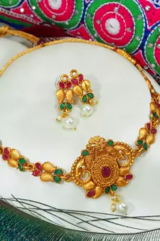 LALSO Beautiful Matte Gold Multicolor Delicate Choker Necklace Set