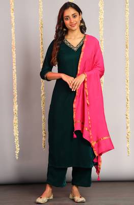 Janasya Green embroidered velvet salwar 1