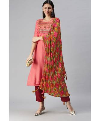 Peach-Coloured Hand Embroidered Kurta with Trousers & Bandhani Dupatta 1