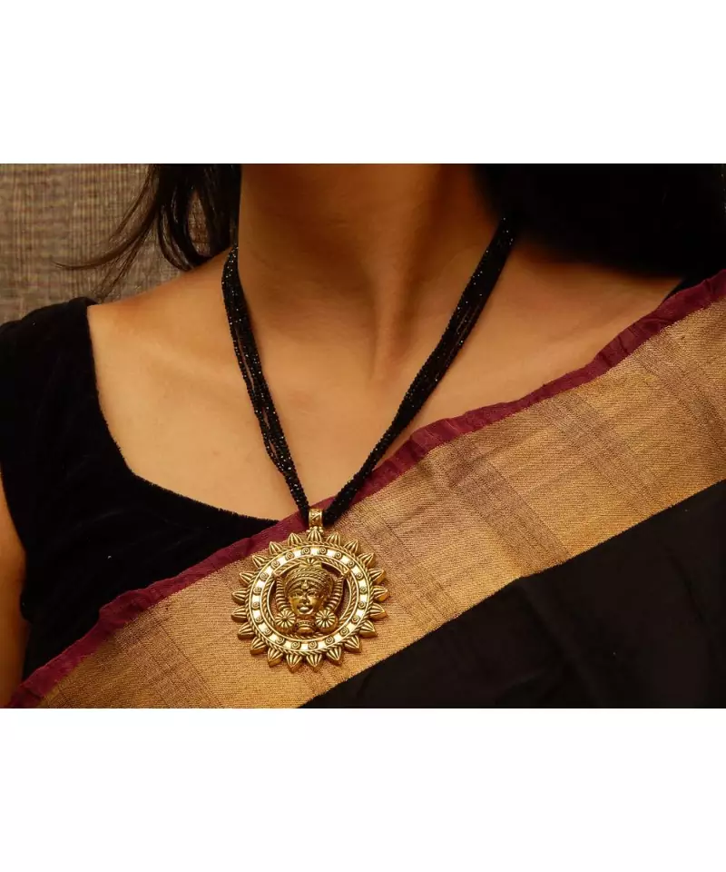 Black crystal necklaces