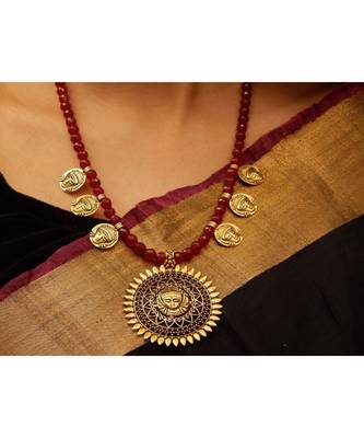 Maroon onyx necklaces 1