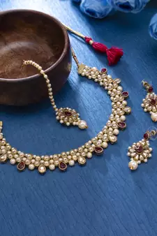 Red pearl necklace-sets